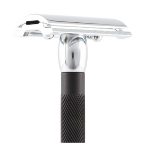 Merkur 20c  double edge safety razor black handle closed comb